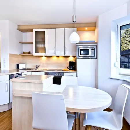 Ruge Bries, Rb10 Apartman *